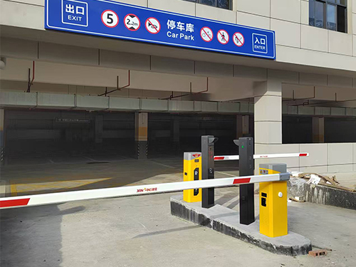 湖南华瓷股份溢百利地下车库道闸及识别系统
